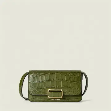 Marc Jacobs' The Crossbody Bag Captures Essence of Contemporary Luxury
